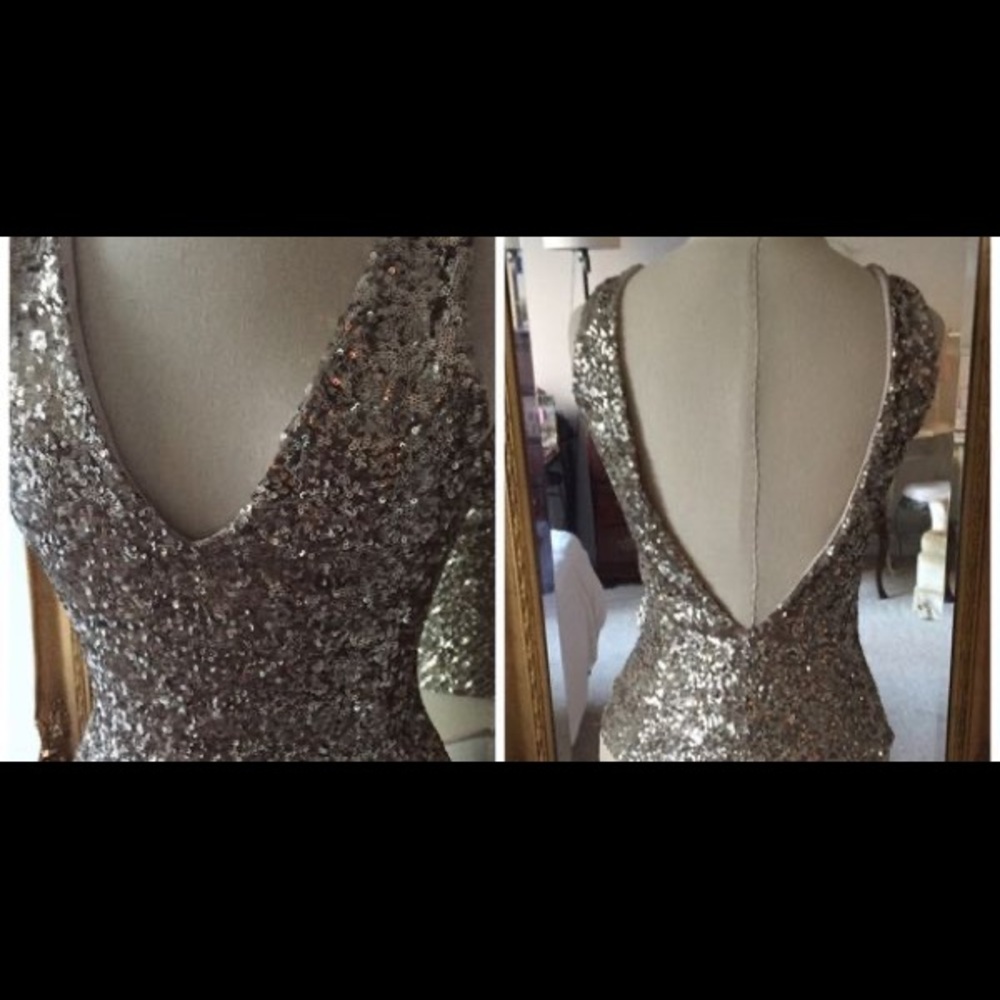 bebe Gold Sequin V-Neck Bodysuit Top - Picture 6 of 8